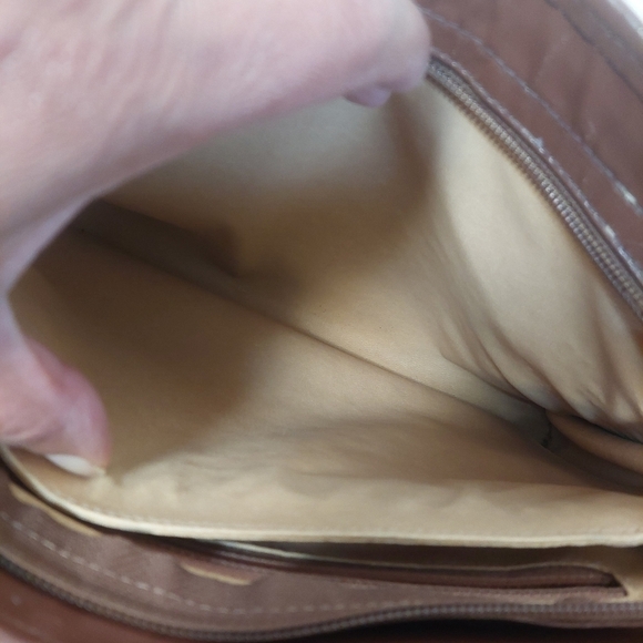 Vintage* The Bay, Made in Italy, Tan Clutch/Cross Body with Long Chain Strap - Picture 6 of 12